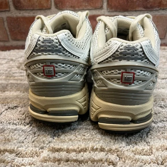 New Balance 1906r white grey mens Sz 8.5 D